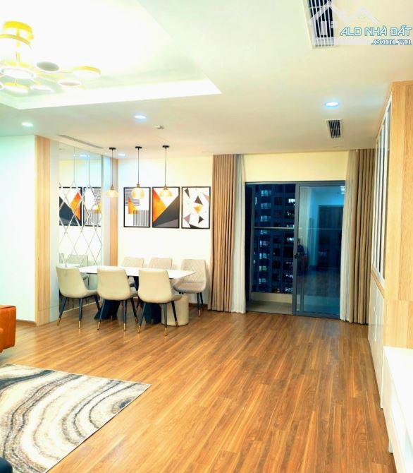 FLC Cầu Giấy: căn góc 130m x 4N, đẹp từ kiến trúc đến cảm xúc ngắn phố trên cao