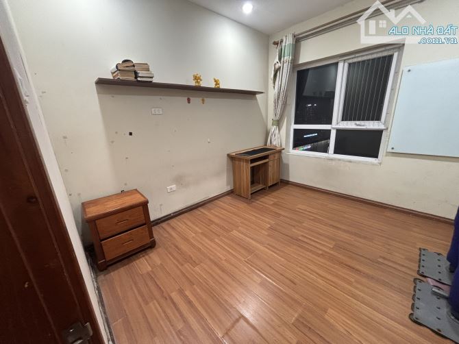Cho thuê CĂN HỘ toà 173 XUÂN THUỶ. 17 triệu/ tháng. 3 ngủ, 2 WC. Phù hợp ở gia đình, nhóm - 3