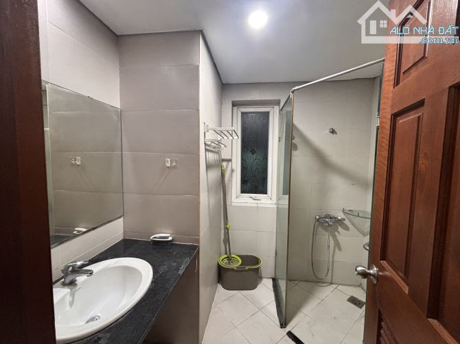 Cho thuê CĂN HỘ toà 173 XUÂN THUỶ. 17 triệu/ tháng. 3 ngủ, 2 WC. Phù hợp ở gia đình, nhóm - 4