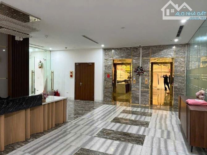 TOÀ NHÀ VĂN PHÒNG 7 NỔI 1HẦM DÒNG TIỀN KHỦNG TẠI HỒ TÂY