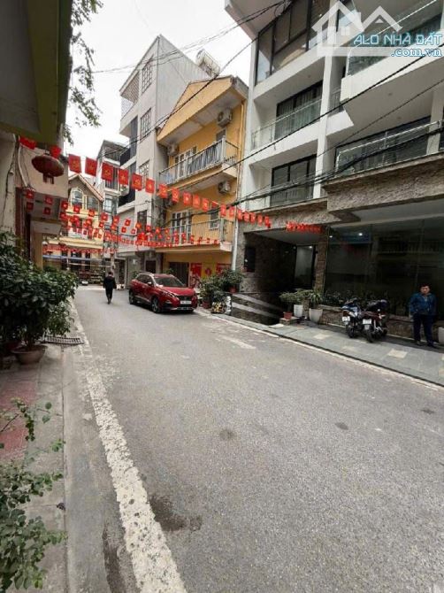 TOÀ NHÀ VĂN PHÒNG 7 NỔI 1HẦM DÒNG TIỀN KHỦNG TẠI HỒ TÂY