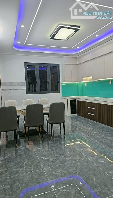 NHÀ MỚI 5 TẦNG CÓ THANG MÁY - SÁT LÊ VĂN VIỆT - CẠNH ĐH GIAO THÔNG VẬN TẢI - CHỈ 9.2 Tỷ (3 - 7