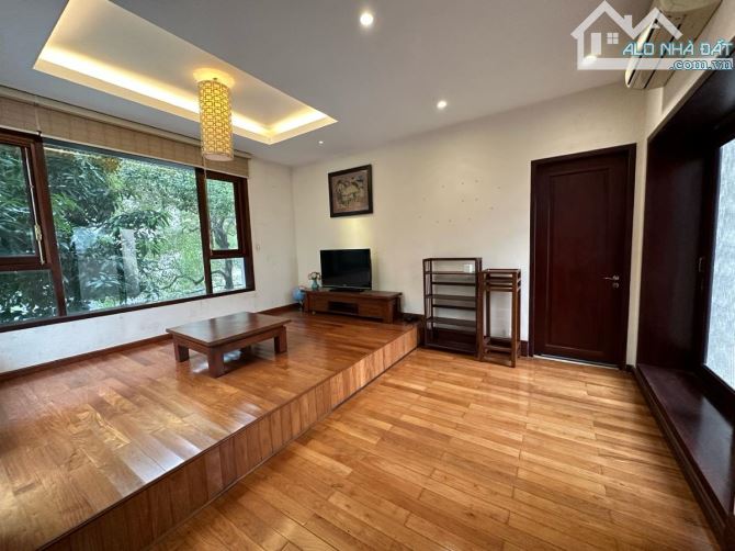 BIỆT THỰ 5T VƯỜN ĐÀO LÔ GÓC 3 THOÁNG GARA Ô TÔ VỈA HÈ VIP NHẤT TÂY HỒ 220M2 MT 25M 150 TỶ