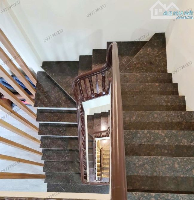 BÁN NHÀ TRẦN QUỐC HOÀN 58m2 × 5T. GARA Ô TÔ + Ô TÔ TRÁNH - GẦN MẶT PHỐ + VĂN PHÒNG