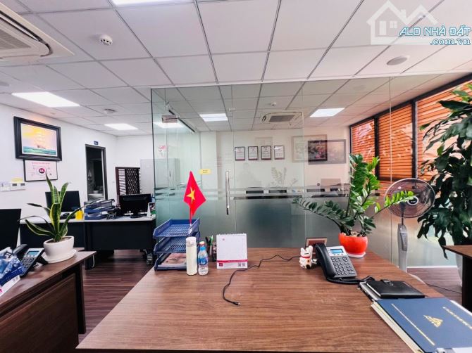 TRỤC HOÀNG QUỐC VIỆT MẶT PHỐ 8 TẦNG & HẦM VỈA HÈ TO KINH DOANH 105m MT 7m 48.8 Tỷ