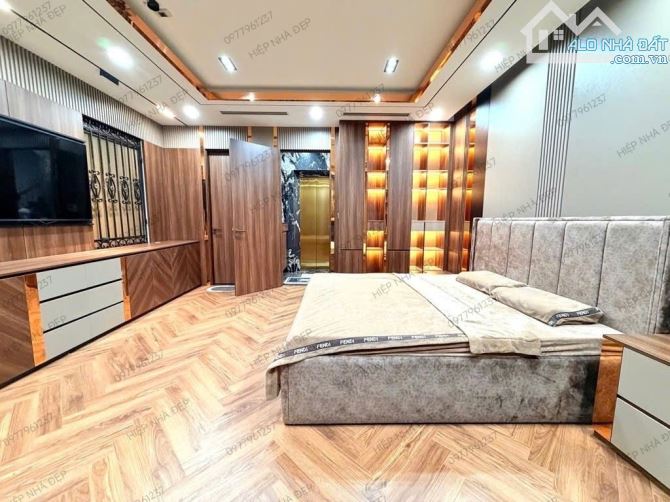 BÁN NHÀ TRUNG KÍNH TO 68m2 × 6T THANG MÁY - 2 Ô TÔ TRÁNH + VỈA HÈ + KINH DOANH, V.PHÒNG