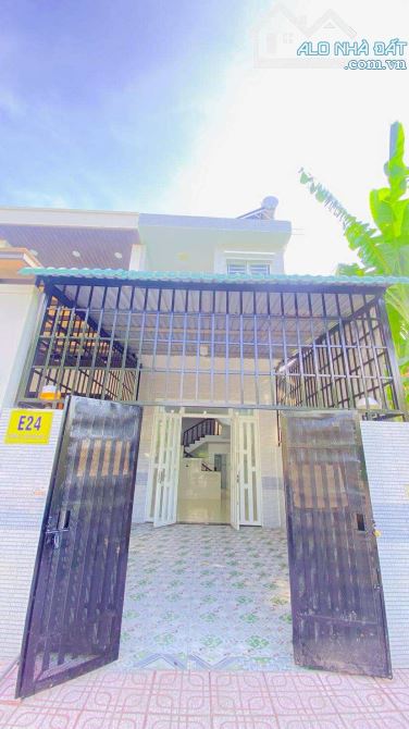 Cho thuê nhà 3 phòng ngủ có sân đậu ô tô kế Mobifone 8 triệu