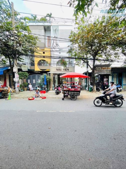 Bán nhà mặt tiền chợ 1 trệt 3 lầu góc 3 mặt tiền p. Bủu Hoà