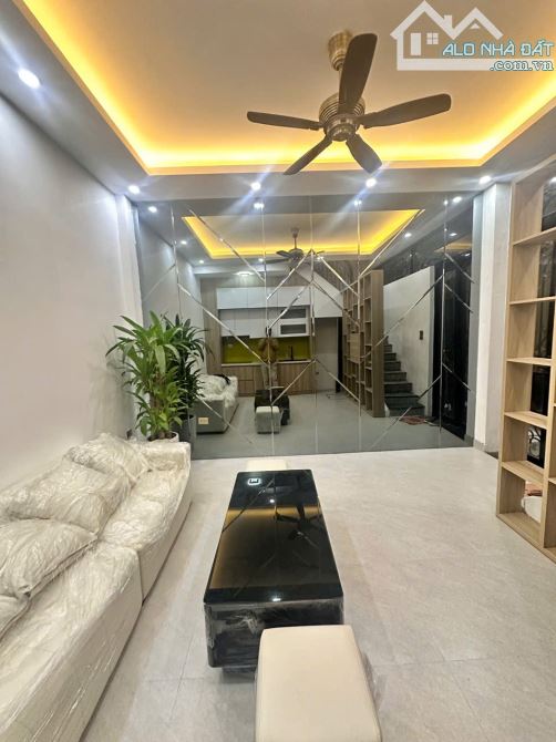 Bán nhà Hoàng Hoa Thám - Tây Hồ, 2 mặt ngách trước sau, Nội thất xịn, Nhỉnh 6 tỷ