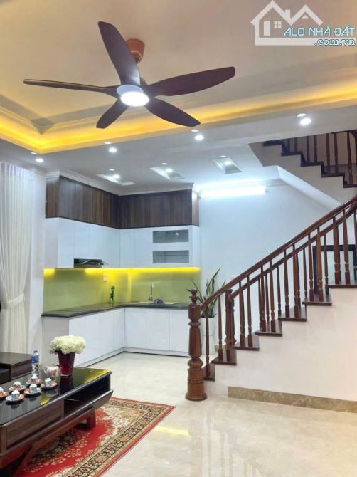 Giảm chào 300tr, Phan kế Bính, Đội Cấn, Ba Đình 37m 5 tầng, mt 5,7m, giá 10,4 tỷ