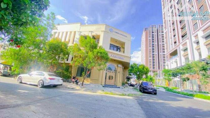 Cho thuê nhà 3 phòng ngủ có sân đậu ô tô kế Mobifone 8 triệu - 14