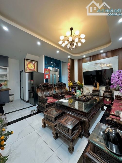 MẶT PHỐ PHÓ ĐỨC CHÍNH .6 TẦNG THANG MÁY . VỈA HÈ KINH DOANH ĐA NGÀNH. TRUNG TÂM PHỐ CỔ -