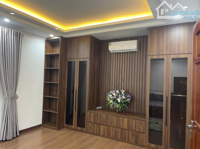 Giảm chào 300tr, Phan kế Bính, Đội Cấn, Ba Đình 37m 5 tầng, mt 5,7m, giá 10,4 tỷ