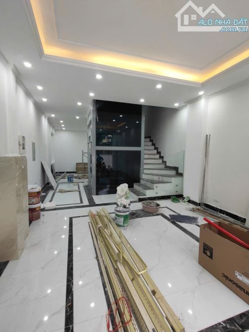 Lô góc - Phân lô - Ô tô tránh - Hơn 28 tỷ - 70m - 6 tầng thang máy, mặt tiền 5m