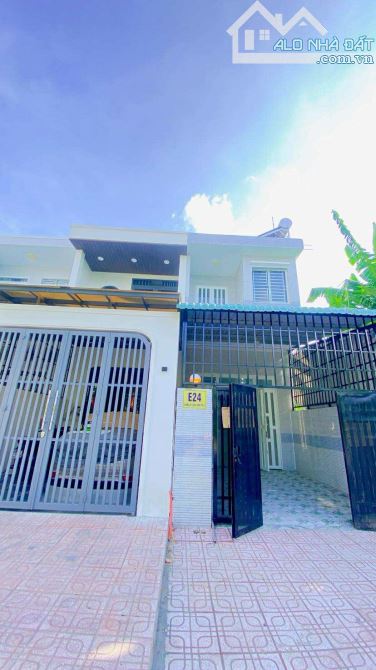 Cho thuê nhà 3 phòng ngủ có sân đậu ô tô kế Mobifone 8 triệu - 2