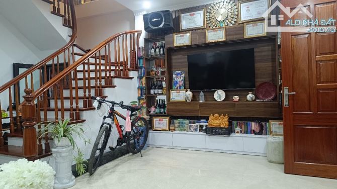 Giảm chào 300tr, Phan kế Bính, Đội Cấn, Ba Đình 37m 5 tầng, mt 5,7m, giá 10,4 tỷ