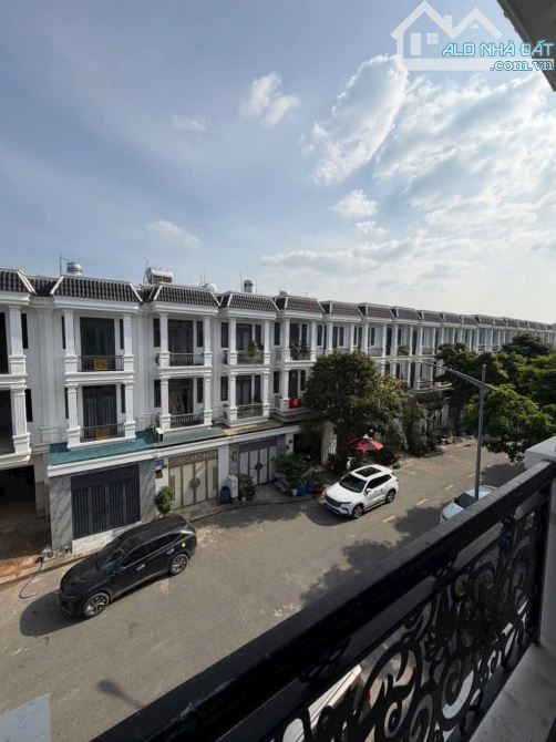 Bán Nhà 1 trệt 2 lầu Phường tân Bình Dĩ an Bình Dương 65m2 giá 4.25 tỷ - 4