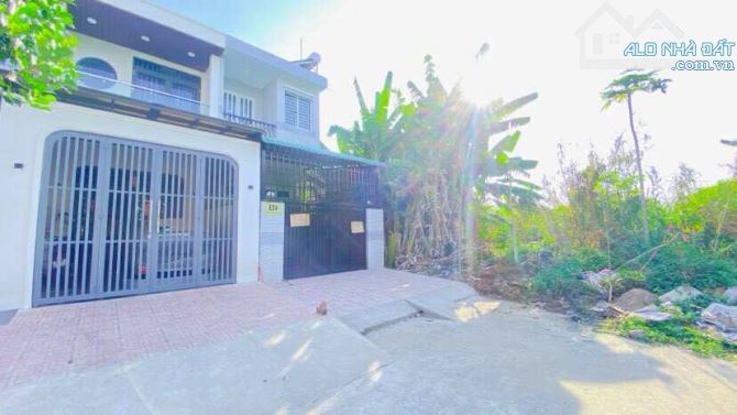 Cho thuê nhà 3 phòng ngủ có sân đậu ô tô kế Mobifone 8 triệu - 4