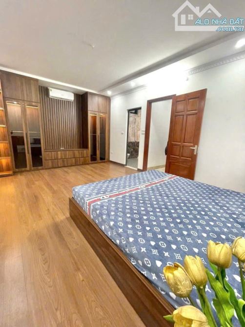 Giảm chào 300tr, Phan kế Bính, Đội Cấn, Ba Đình 37m 5 tầng, mt 5,7m, giá 10,4 tỷ