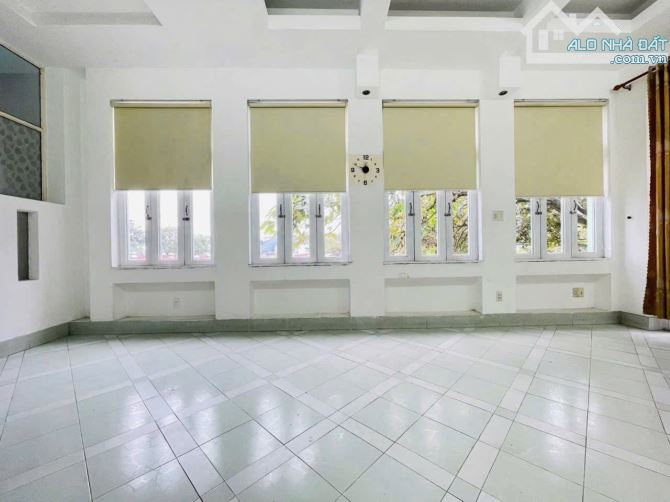 Bán nhà mặt tiền chợ 1 trệt 3 lầu góc 3 mặt tiền p. Bủu Hoà - 6