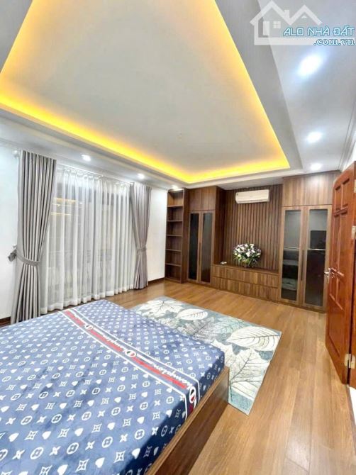 Giảm chào 300tr, Phan kế Bính, Đội Cấn, Ba Đình 37m 5 tầng, mt 5,7m, giá 10,4 tỷ