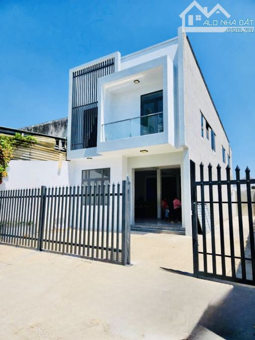 Nhà 2 tầng mặt tiền Tân Hiệp – 240m² gần chợ Hóc Môn – hơn 8 tỷ, kinh doanh đỉnh