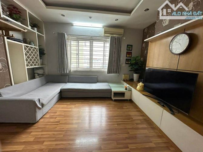 Bán căn chung cư lô góc mặt phố Nguyễn Cảnh Dị hoàng mai dt70m tầng trung giá 4.4 tỷ
