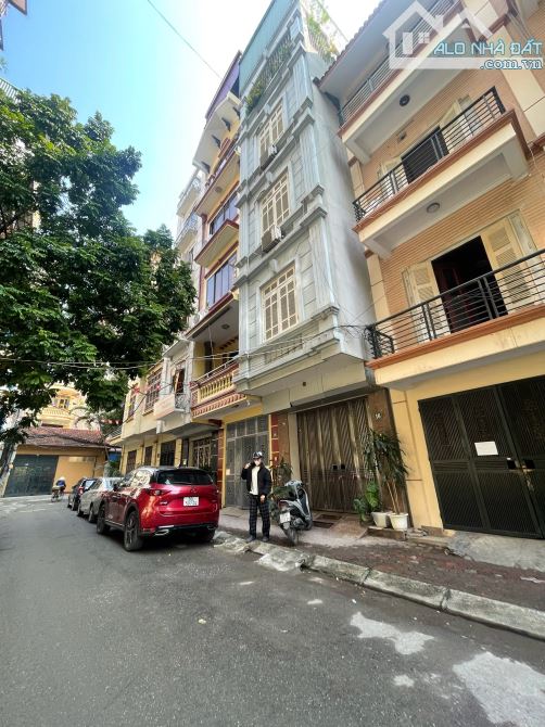 Nguyễn Khánh Toàn - 92m x 4T, MT 7.5m - Vỉa Hè - Ô tô Tránh- 41,5 Tỷ