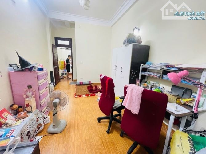 BÁN NHÀ - VẠN PHÚC - BA ĐÌNH - 30/32M - 4 TẦNG - MẶT TIỀN 3.5M - 10.5 TỶ SỔ ĐỎ VUÔNG ĐẸP