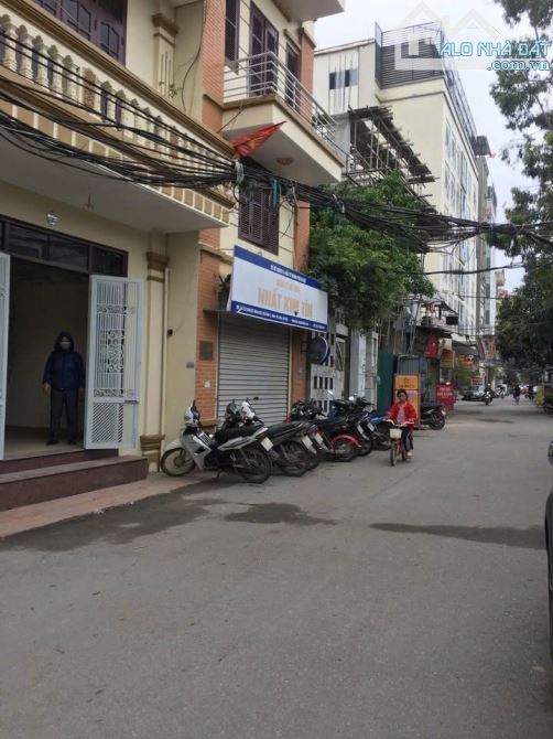 Cho thuê nhà 5 tầng,oto đỗ cửa, hợp làm cty, văn phòng  số 32 Nhân Mỹ, Mỹ Đình 1