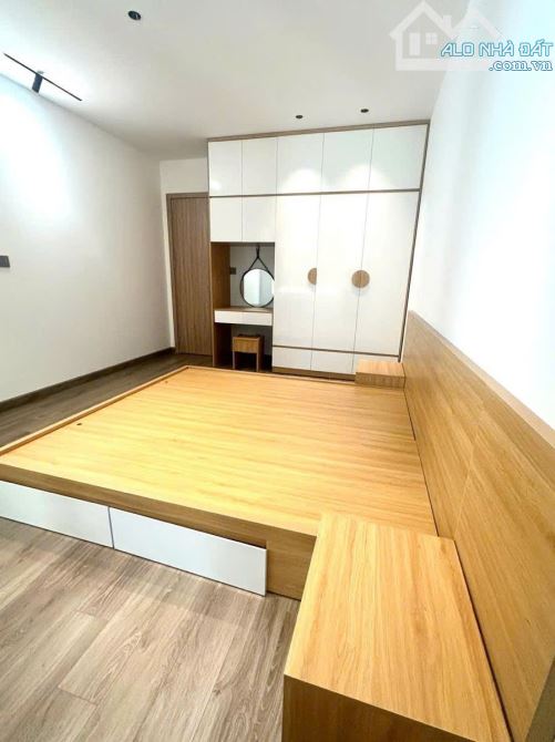 Bán nhà kinh doanh phạm văn đồng 36m2 5 tầng tặng full nội thất