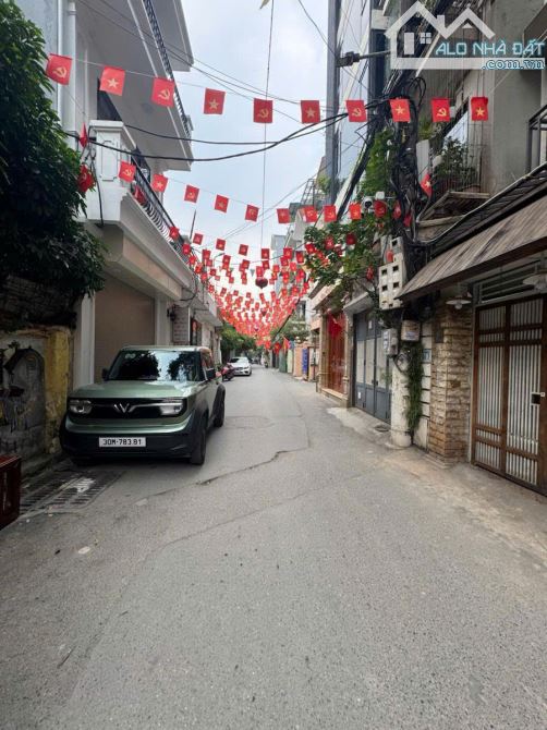 Bán căn nhà đẹp 6 tầng thang máy mới tinh, ô tô đỗ cửa phố Ngọc Khánh , Hà Nội