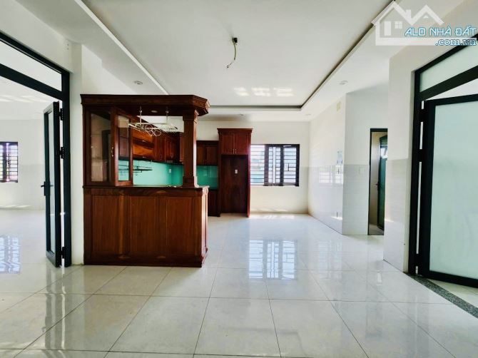 Nhà 2 tầng mặt tiền Tân Hiệp – 240m² gần chợ Hóc Môn – hơn 8 tỷ, kinh doanh đỉnh - 2
