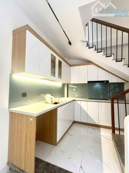 Bán nhà kinh doanh phạm văn đồng 36m2 5 tầng tặng full nội thất