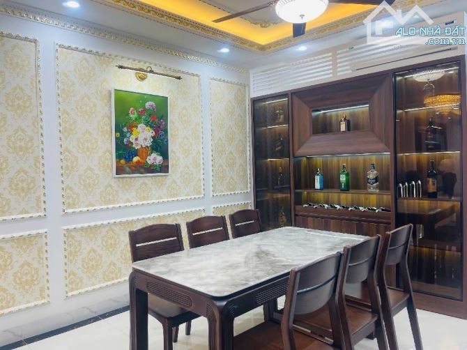 BÁN NHÀ PHẠM TUẤN TÀI 66m2 × 5T THANG MÁY + 2 THOÁNG + GARA Ô TÔ + 2 Ô TÔ TRÁNH + V.PHÒNG