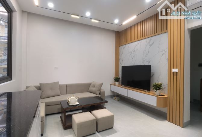 Nhà ngõ Khâm Thiên mới tặng nội thất