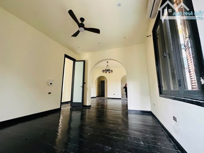 Tầng 3 biệt thự Pháp cổ - phố VIP Trần Hưng Đạo - thoáng các mặt - cực hiếm