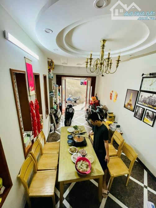 ĐỘI CẤN MẶT NGÕ THÔNG – KINH DOANH – 6 NGỦ – TRUNG TÂM BA ĐÌNH – 13.9 TỶ