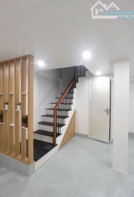 Nhà ngõ Khâm Thiên mới tặng nội thất