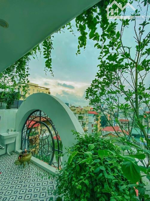 BIỆT THỰ ĐỐNG ĐA-Ô TÔ NGỦ TRONG NHÀ-3 THOÁNG-VIEW HỒ-SÂN VIÊN RỘNG THOÁNG-DT 50m, GIÁ 27,1