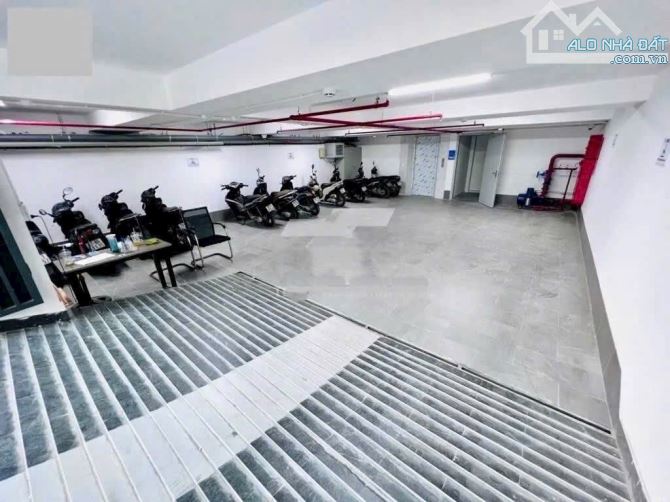 Tòa CCMN Mặt Phố Quận Cầu Giấy, Kinh Doanh Sầm Uất 80/90m, 7 Tầng Tháng Máy