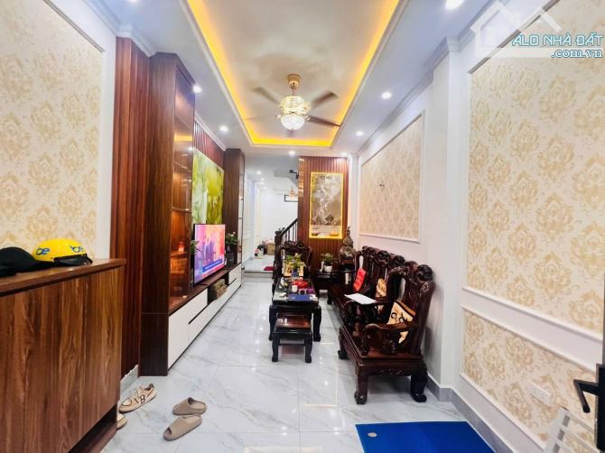 Bán nhà Xuân Diệu, diện tích 40m2, 5 tầng, thang máy, ngõ Ba Gác, giá 14.6 tỷ