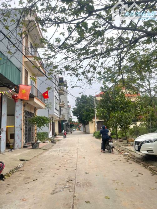 BÁN NHÀ DUYÊN THÁI 31M² 5 TẦNG PHÂN LÔ VỈA HÈ GIÁ 4.5 TỶ