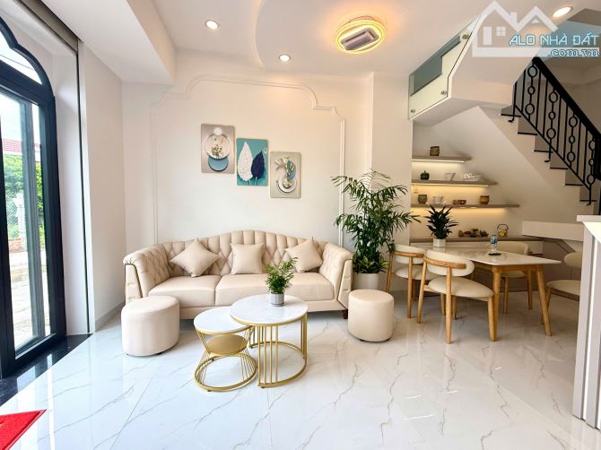 Bán nhà 1 trệt 1 lầu 40 m2 mặt tiền đuờng Rạch Bạch Nha,cách Trần Hưng Đạo 100m,phuờng 5 - 1