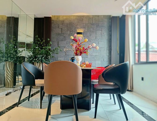 Lô góc phố Quán Thánh, Ba Đình cổ xịn, gần hồ Trúc Bạch, vào ở ngay