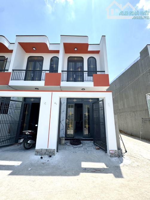 Nhà 1 Lầu 4 x 10m Ngay Ngã Ba Tân Kim, Đường Xe ÔTô. Sổ Hồng Sẵn. Giá Tổng 1Tỷ150 Còn Bớt - 1