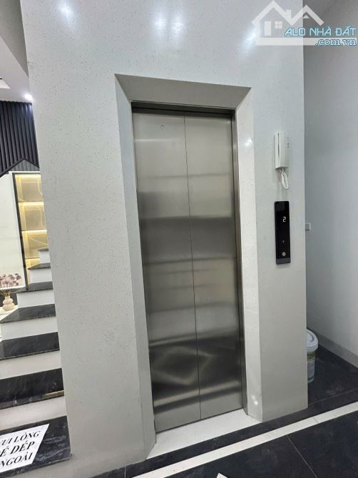 LÒ ĐÚC PHỐ CỔ - LÔ GÓC 3 THOÁNG - 5 TẦNG THANG MÁY - 8 PN KHÉP KÍN - SỔ NỞ HẬU