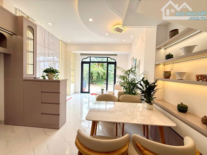 Bán nhà 1 trệt 1 lầu 40 m2 mặt tiền đuờng Rạch Bạch Nha,cách Trần Hưng Đạo 100m,phuờng 5 - 2