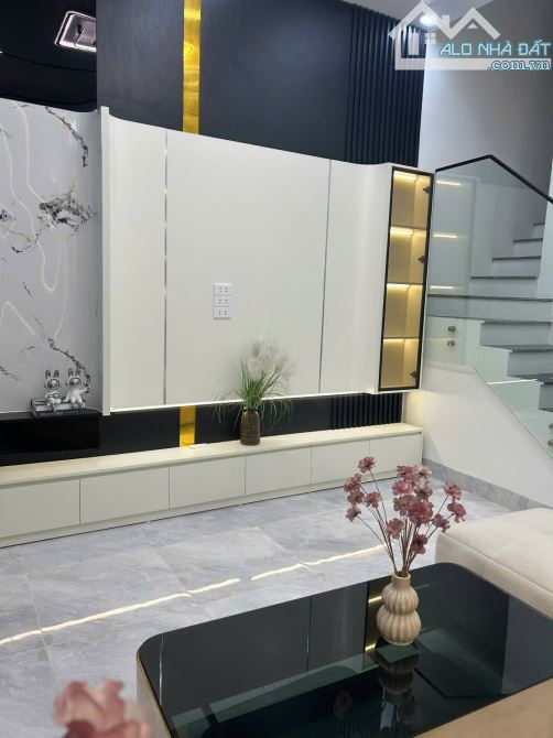 LÒ ĐÚC PHỐ CỔ - LÔ GÓC 3 THOÁNG - 5 TẦNG THANG MÁY - 8 PN KHÉP KÍN - SỔ NỞ HẬU