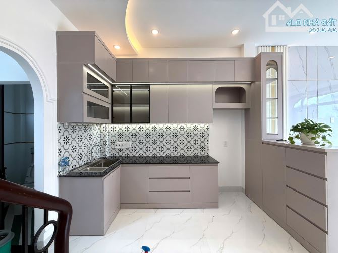 Bán nhà 1 trệt 1 lầu 40 m2 mặt tiền đuờng Rạch Bạch Nha,cách Trần Hưng Đạo 100m,phuờng 5 - 3